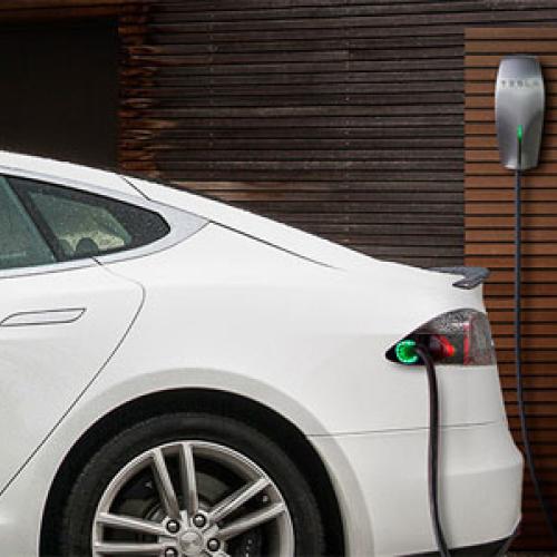 Tesla offering free chargers to Minnesota hotels and resorts