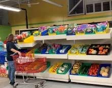 Bemidji community food shelf shopper