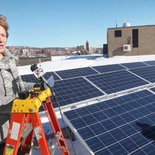 Made-In-Minnesota Solar Panels Battling it out on Duluth Rooftop