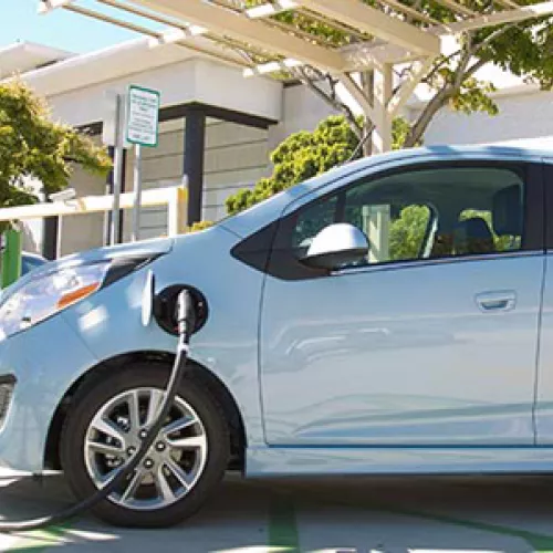 Minnesota is the first state nationwide to require its investor-owned utilities to offer a special rate for off-peak (overnight) EV refueling.