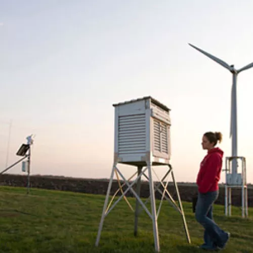 Students touring renewable energy installations at University of Minnesota Morris