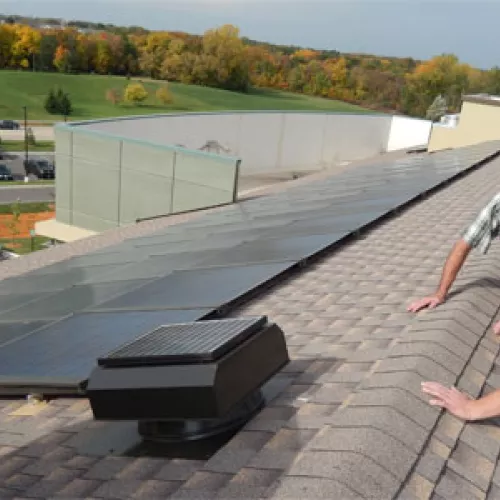A close up look at the Courtyard by Marriott solar panels in Mankato