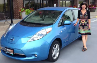 Susie Kukkonen loves her Leaf and thinks its fun to drive!