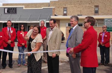 Ribbon cutting at new EV charging station in Austin powered by solar