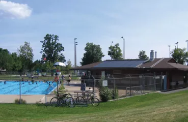 Solar thermal heating at an outdoor public swimming pool in Toronto. Source: Canada SolarCity Partnership
