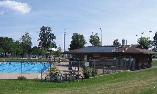 Solar thermal heating at an outdoor public swimming pool in Toronto. Source: Canada SolarCity Partnership